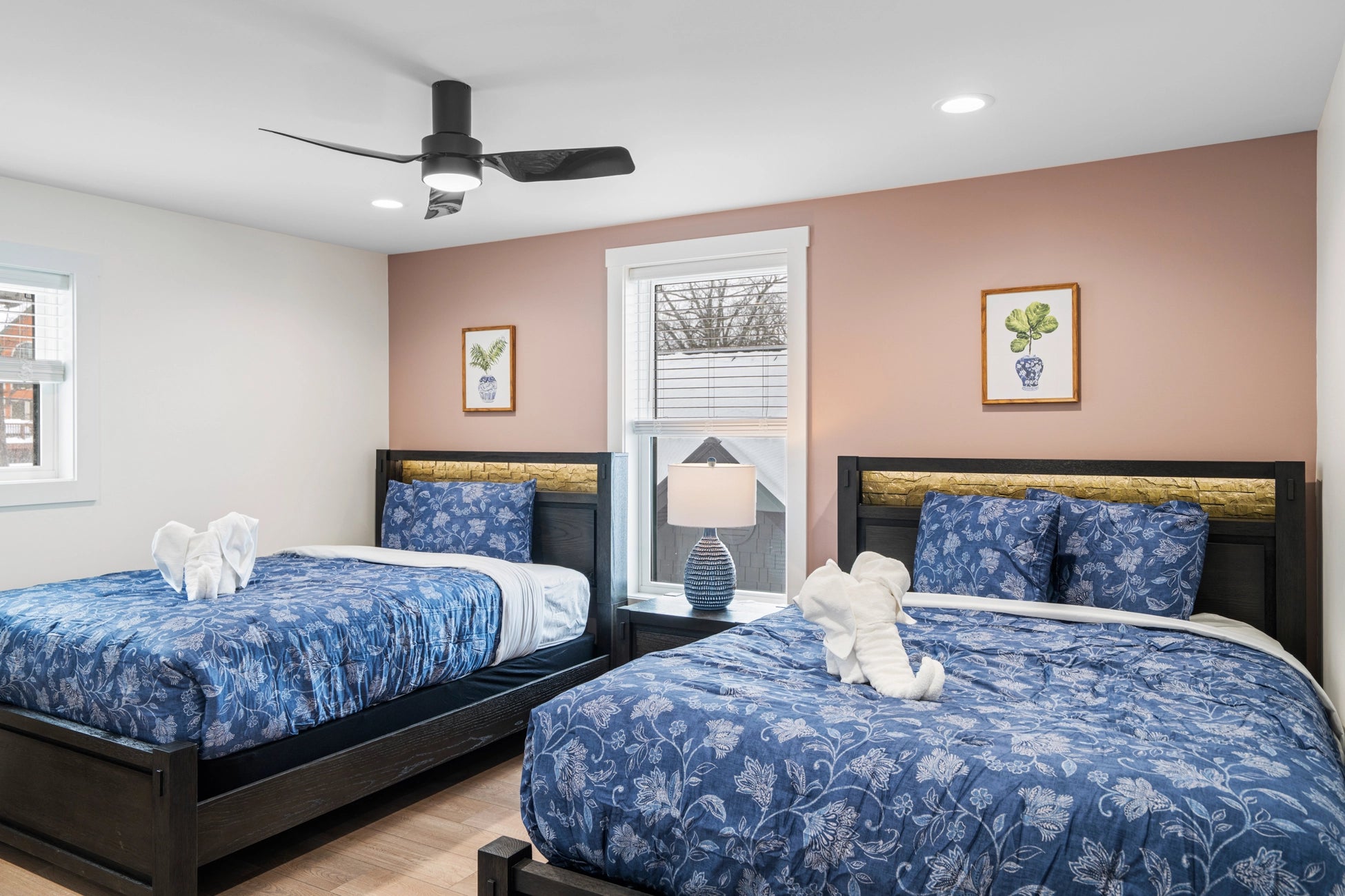 Airbnb Photography: Luxury Lakefront STR Home in Lake Harmony, PA