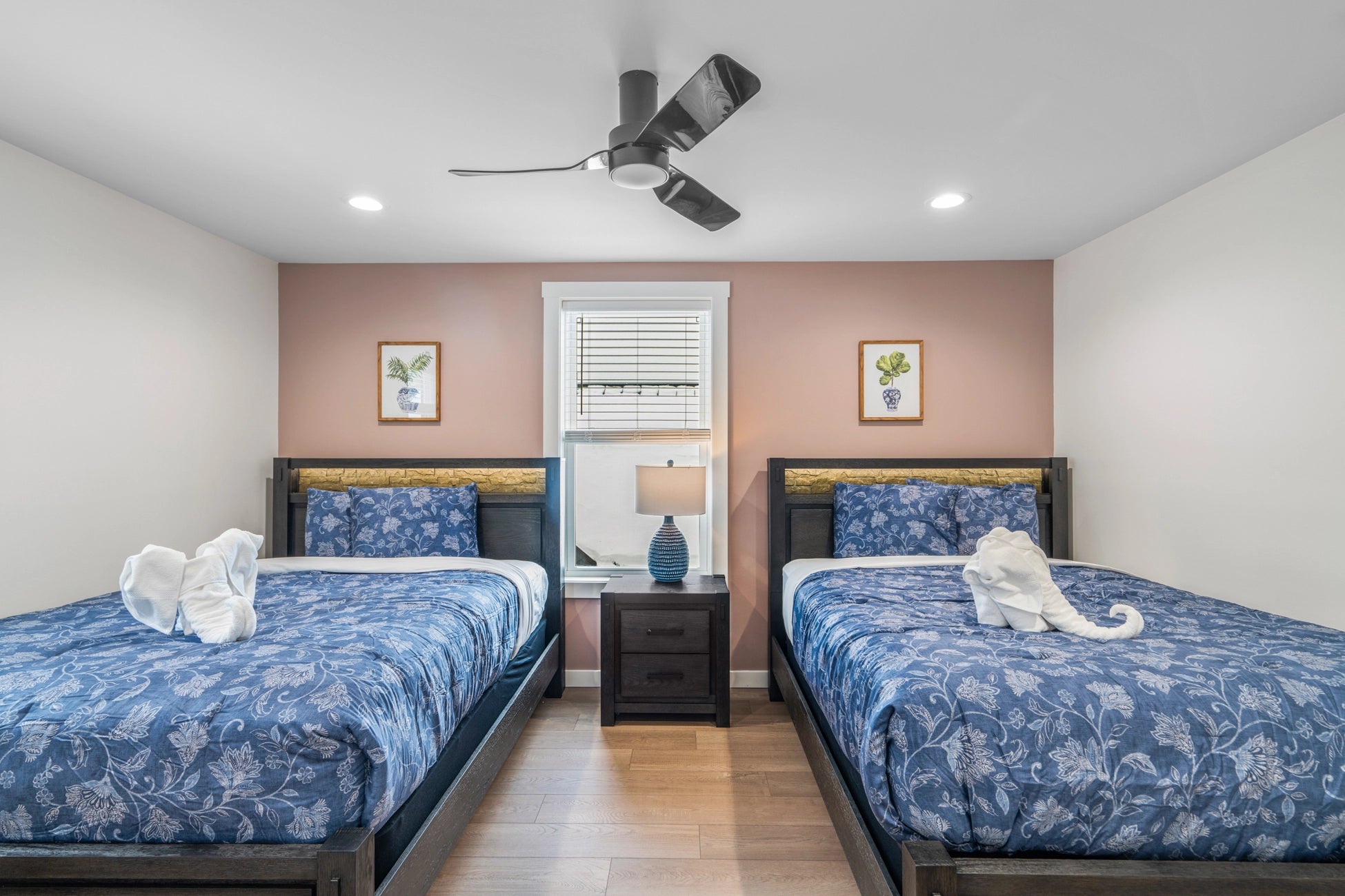 Airbnb Photography: Luxury Lakefront STR Home in Lake Harmony, PA