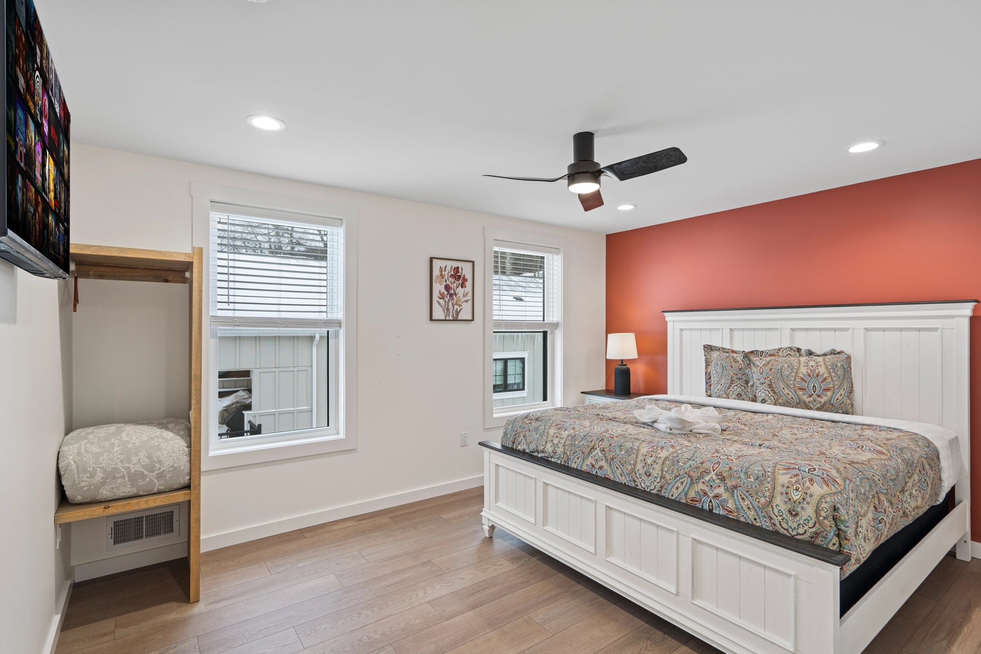 Airbnb Photography: Luxury Lakefront STR Home in Lake Harmony, PA