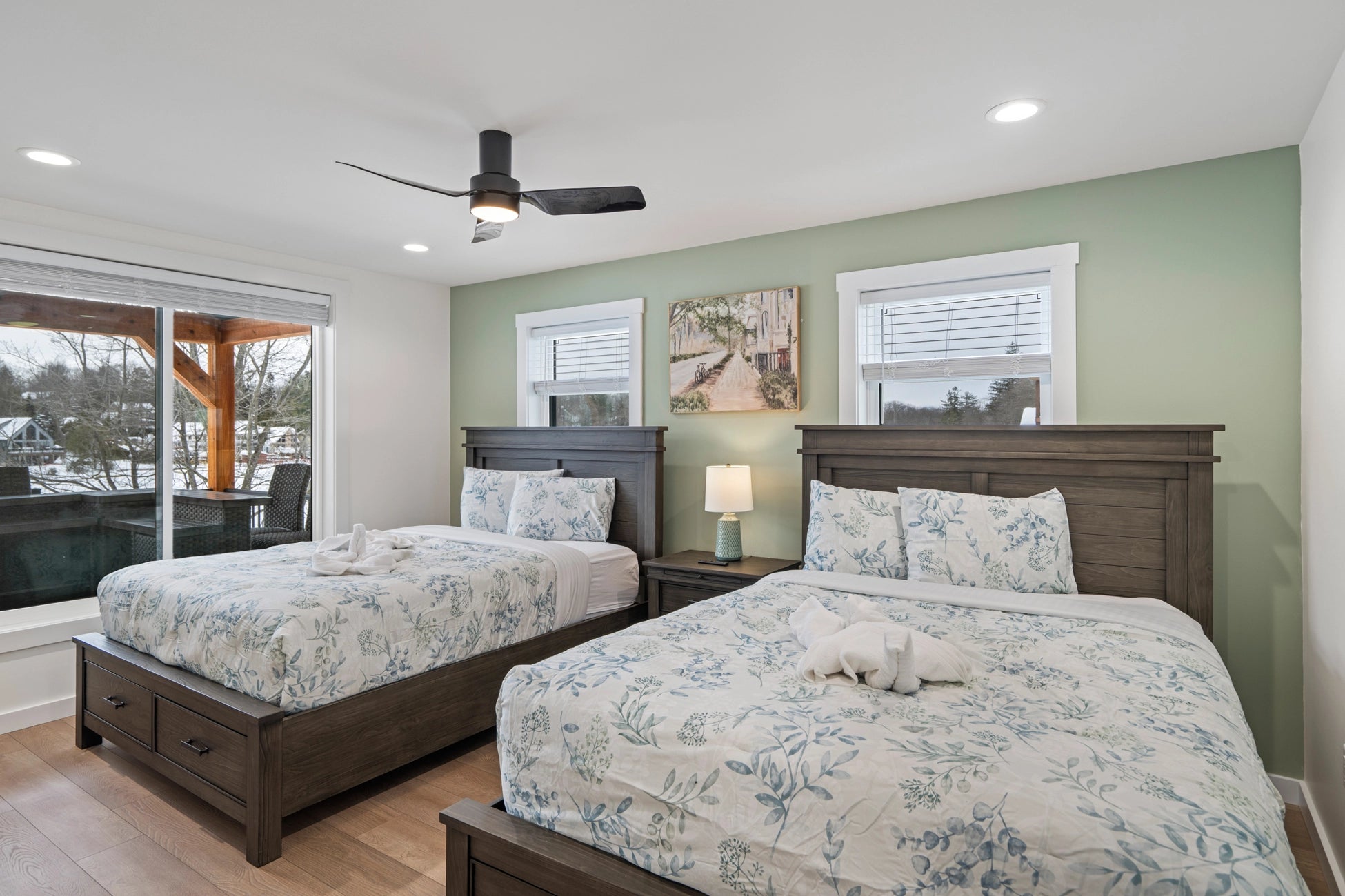 Airbnb Photography: Luxury Lakefront STR Home in Lake Harmony, PA