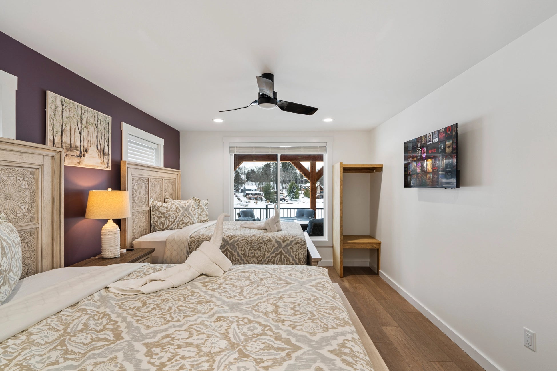 Airbnb Photography: Luxury Lakefront STR Home in Lake Harmony, PA