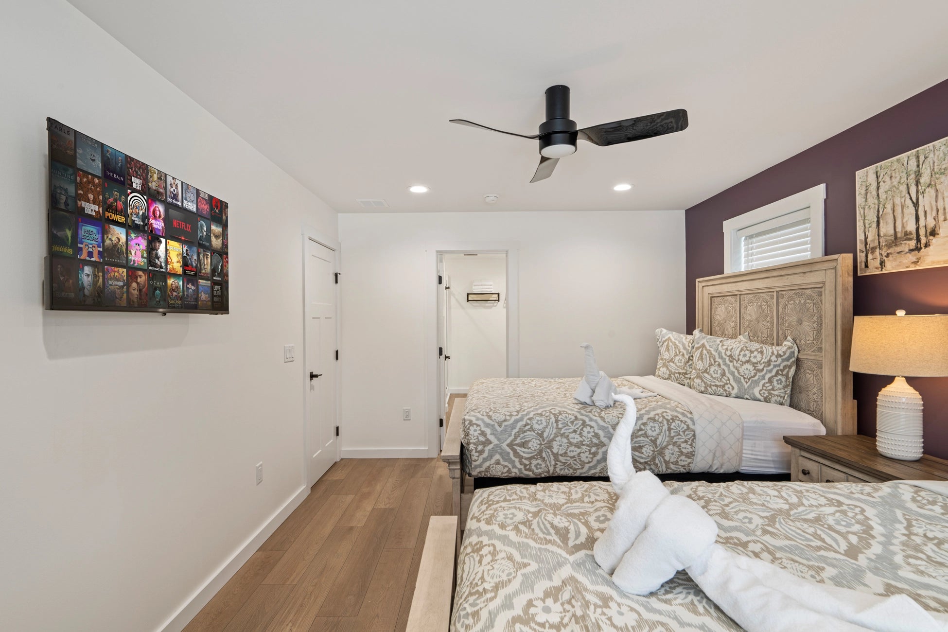 Airbnb Photography: Luxury Lakefront STR Home in Lake Harmony, PA