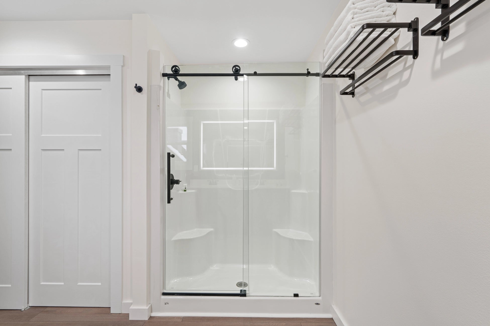 Airbnb Photography: Luxury Lakefront STR Home in Lake Harmony, PA