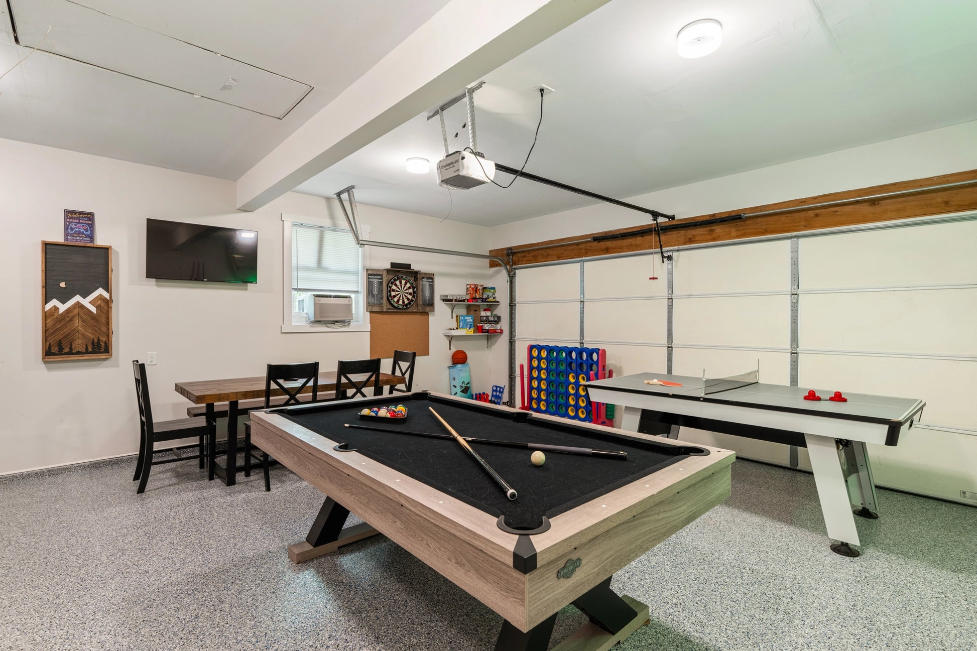 310-Mohansic-Lane-Tobyhanna-PA-18466-airbnb-042.webp