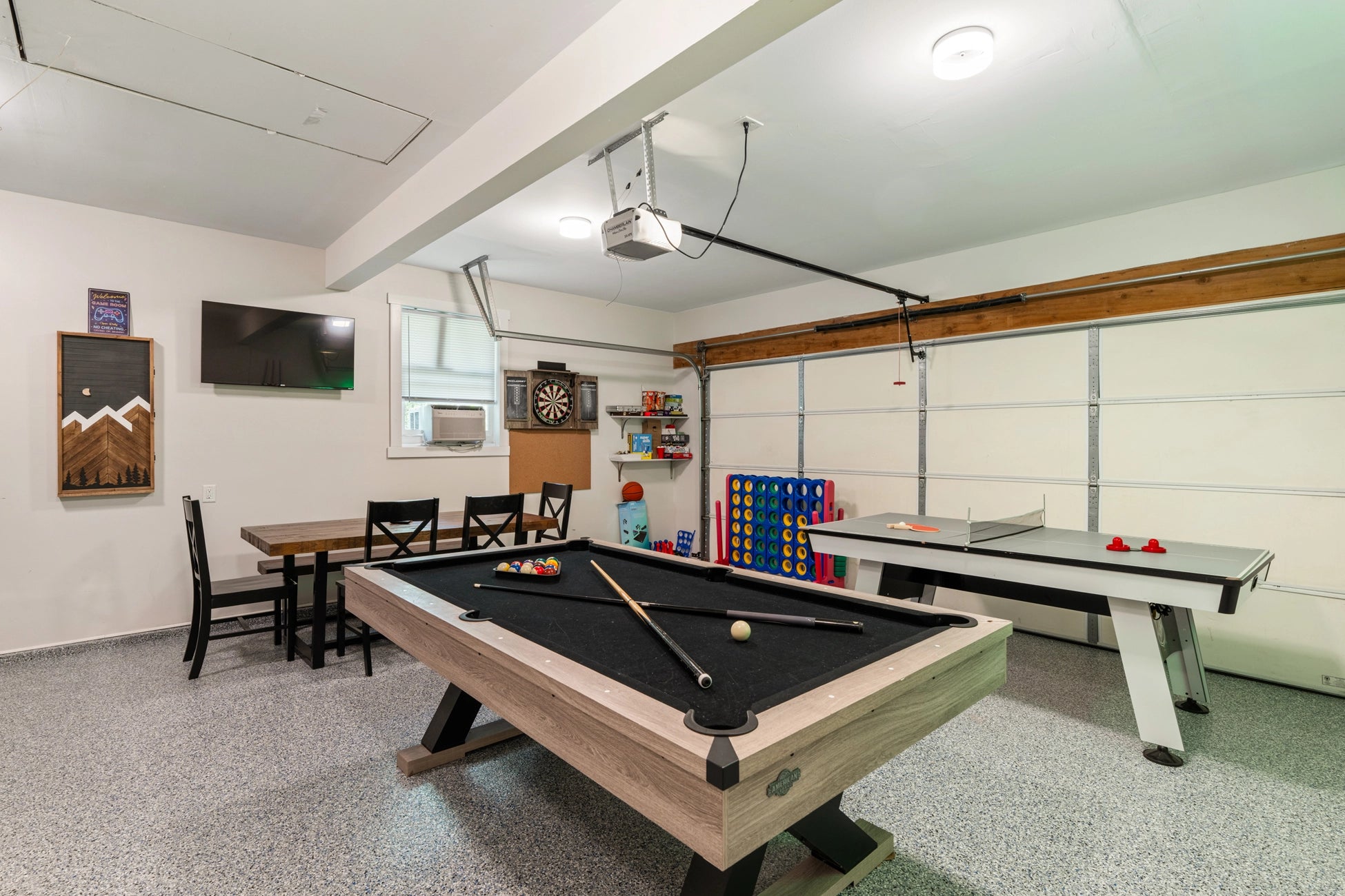 310-Mohansic-Lane-Tobyhanna-PA-18466-airbnb-042.webp
