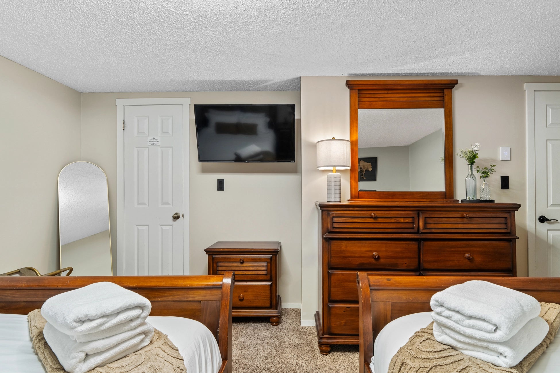 Airbnb Photography in Tannersville, PA | Twilight Deck Retreat