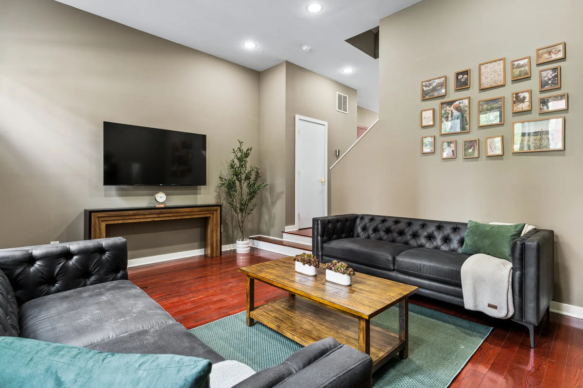 1014-Mt-Vernon-St-Philadelphia-PA-19123-airbnb-011.webp