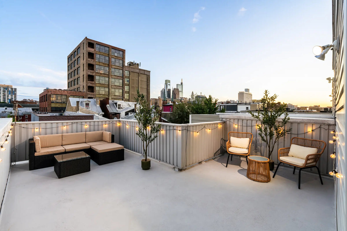 1014-Mt-Vernon-St-Philadelphia-PA-19123-airbnb-001-golden-hour.webp