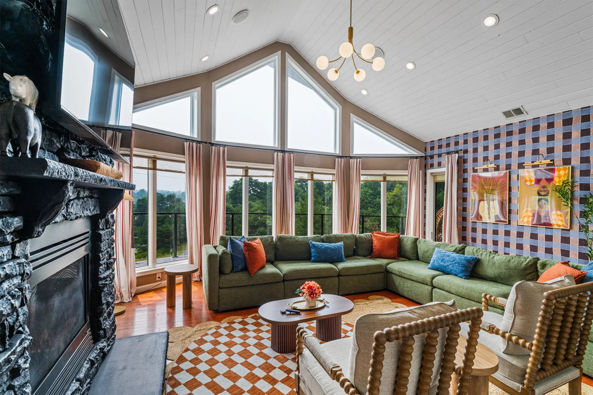 2114-Strawberry-Landing-Long-Pond-PA-18334-airbnb-050.webp