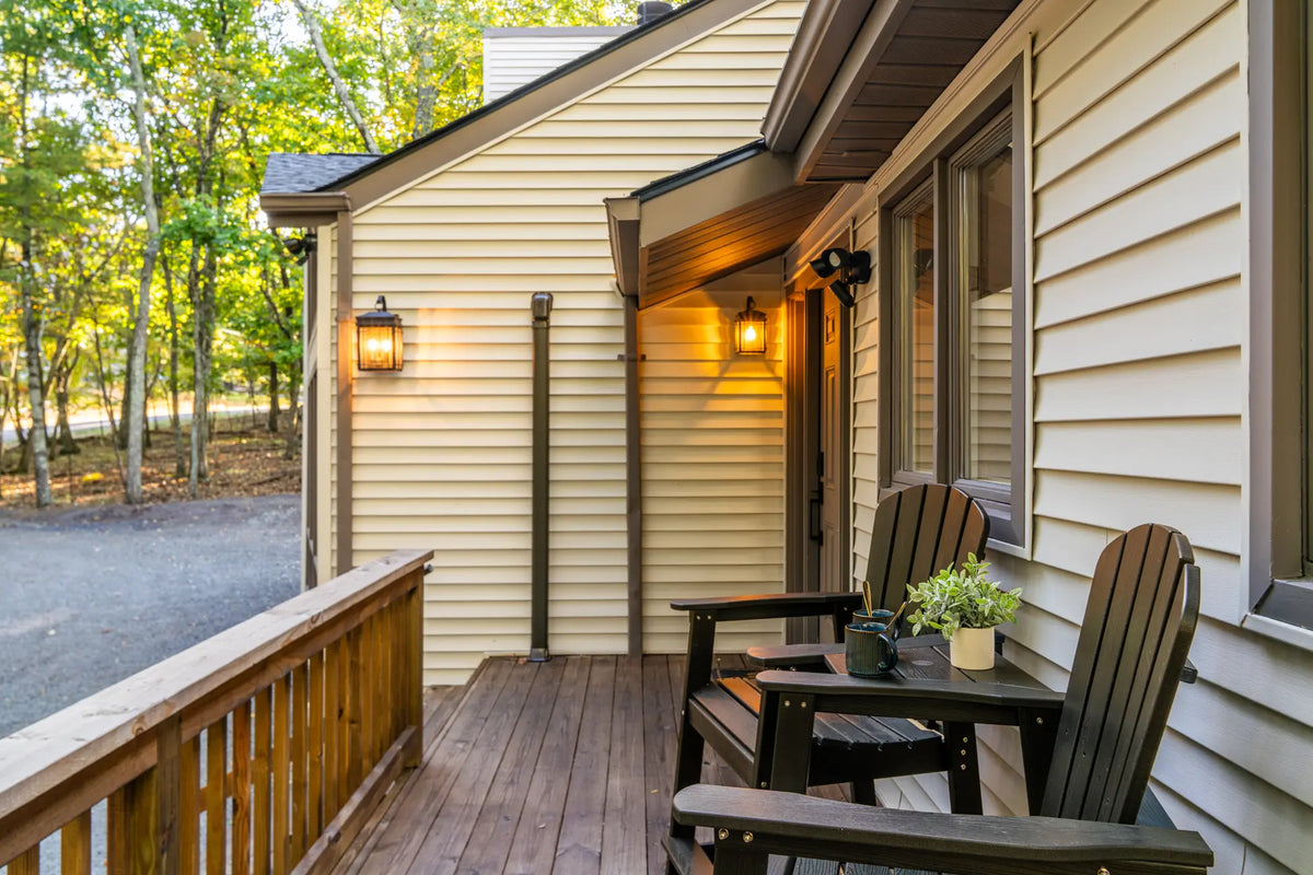 4106-Sycamore-Ln-East-Stroudsburg-PA-18301-airbnb-014-golden-hour.webp