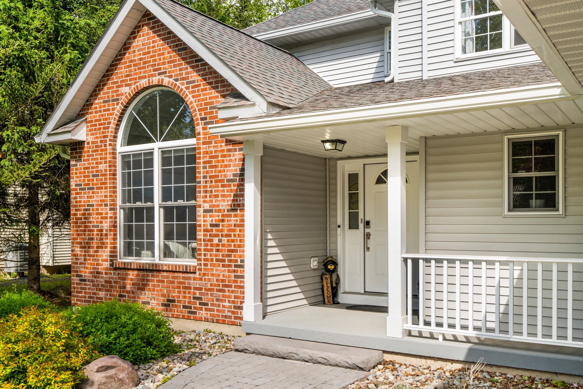 310-Mohansic-Lane-Tobyhanna-PA-18466-airbnb-002.webp
