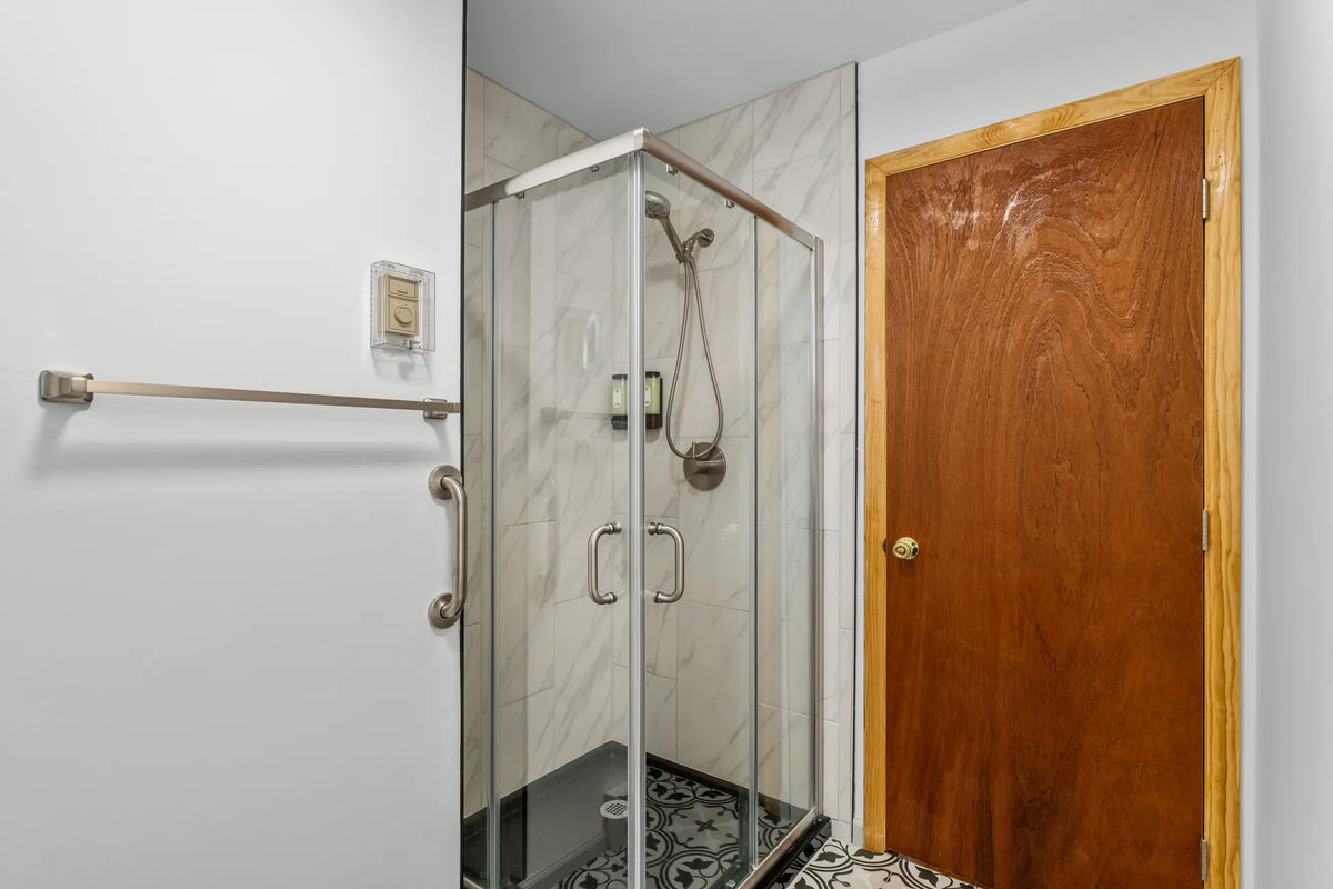 5200-Holiday-Dr-Pocono-Summit-PA-Harmony-House-18346-airbnb-070.webp