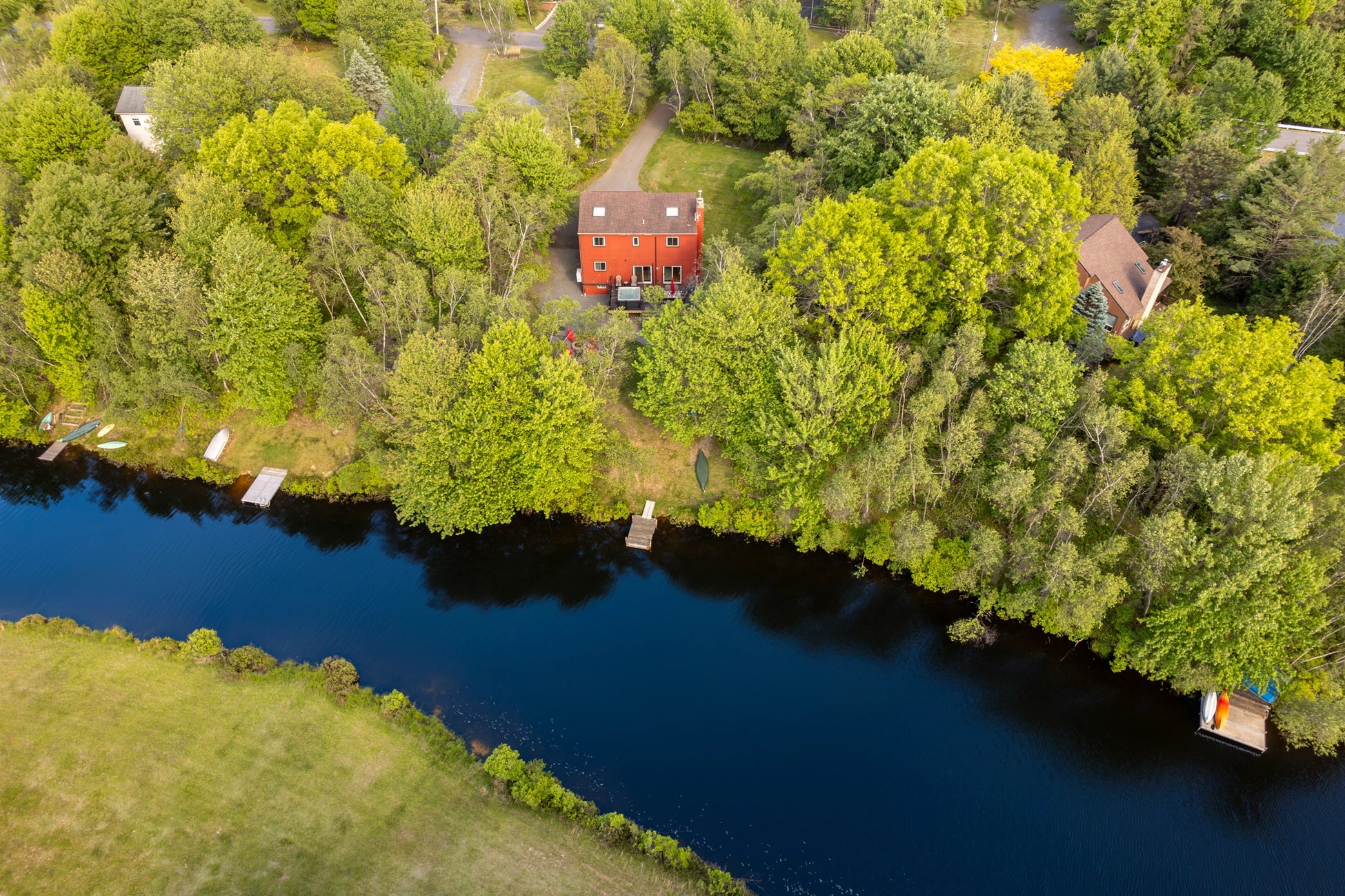 255-Cedar-Dr-Long-Pond-PA-18334-airbnb-013-aerial.webp