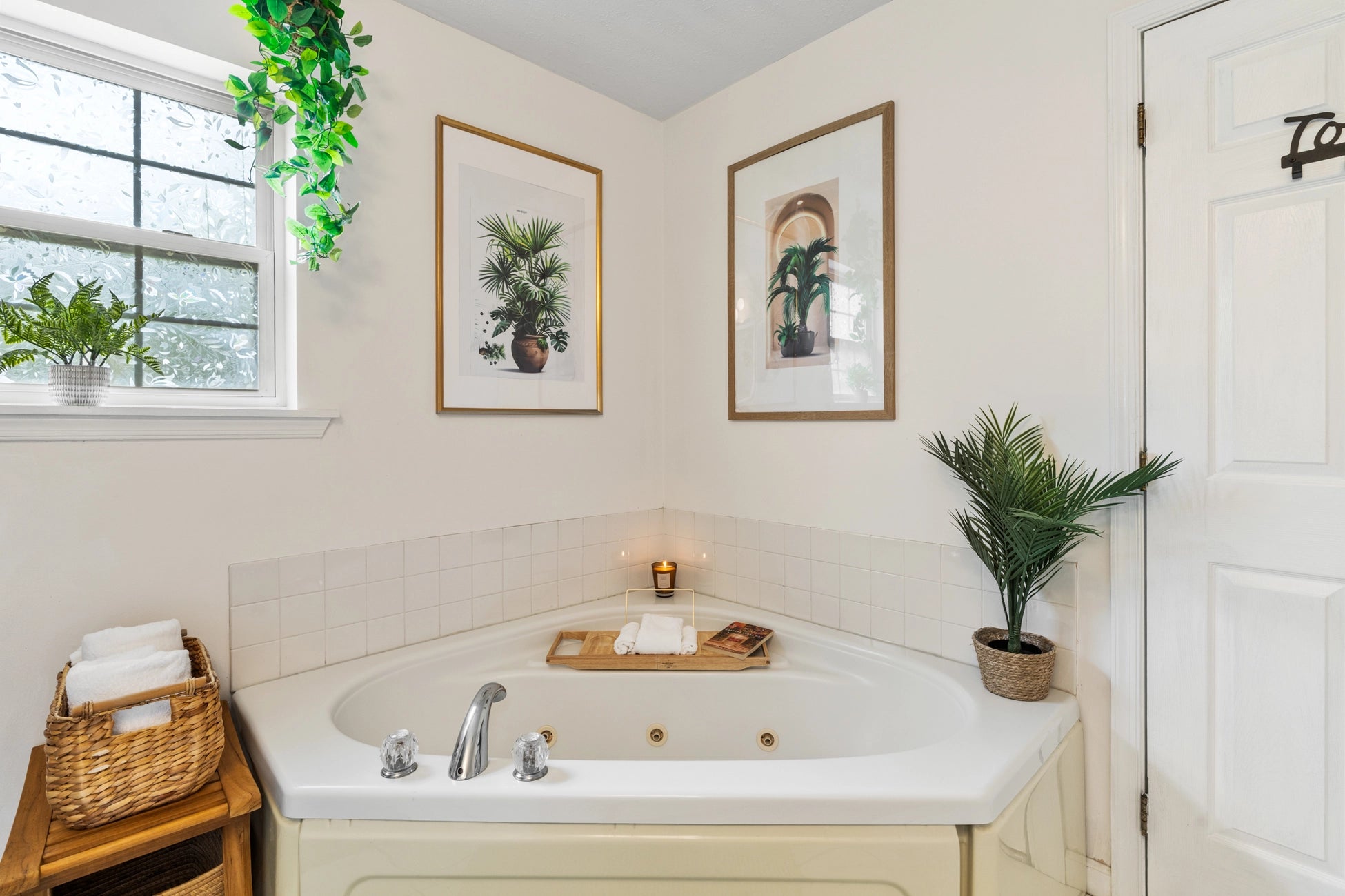 Airbnb Photography in Long Pond, PA | Twilight Backyard Retreat