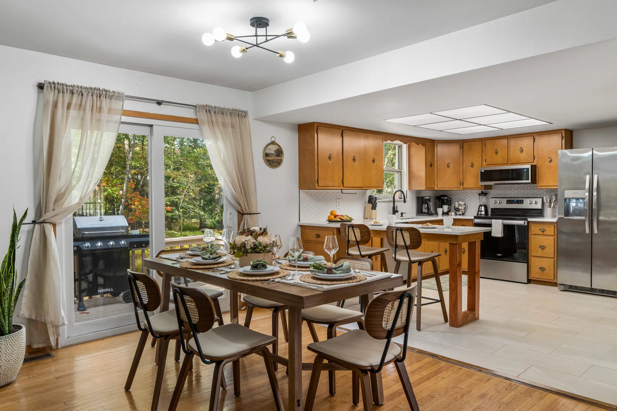 5200-Holiday-Dr-Pocono-Summit-PA-Harmony-House-18346-airbnb-048.webp