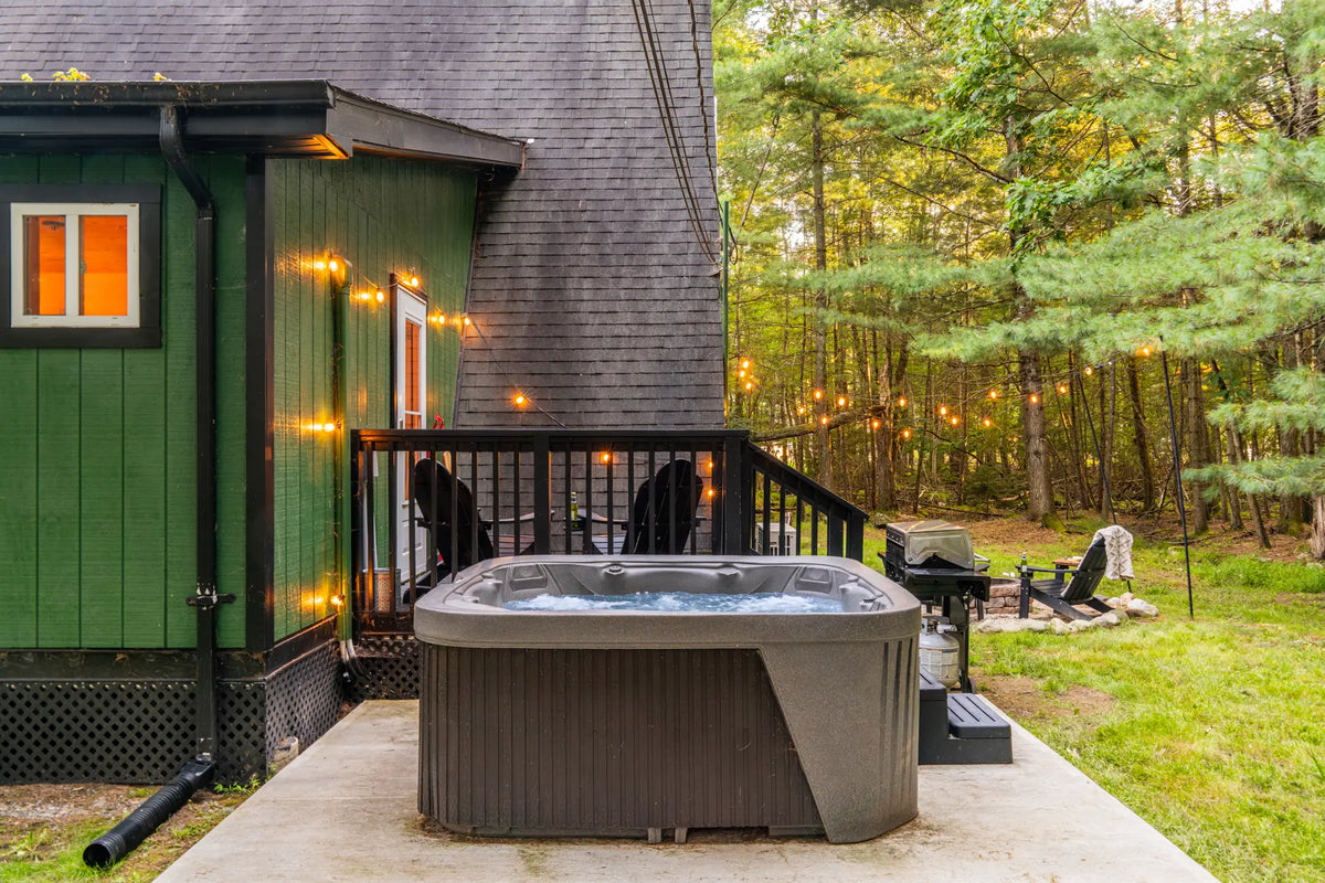 4113-Low-Ridge-Rd-Pocono-Summit-PA-18346-airbnb-020-golden-hour.webp