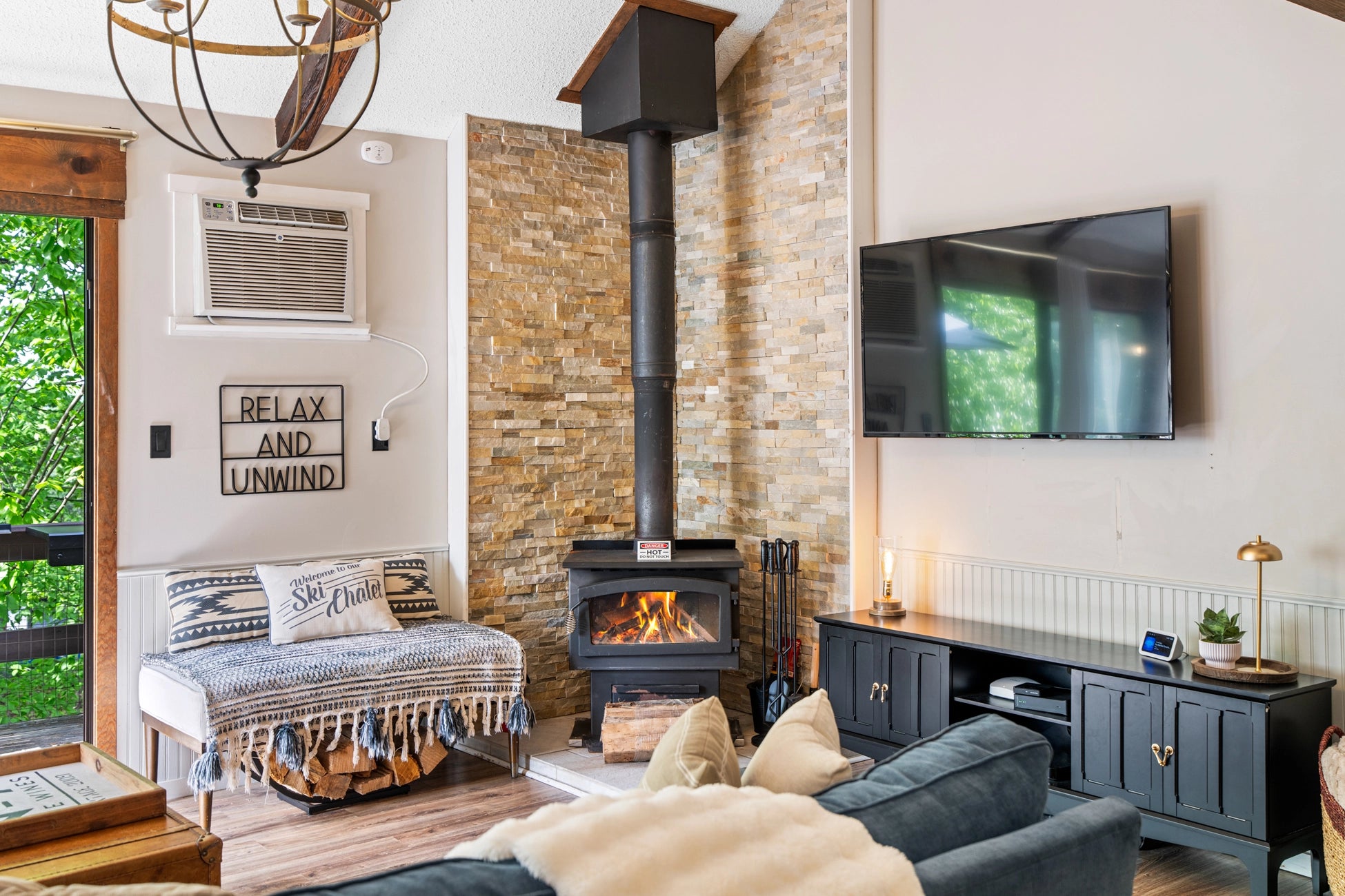 Airbnb Photography in Tannersville, PA | Twilight Deck Retreat