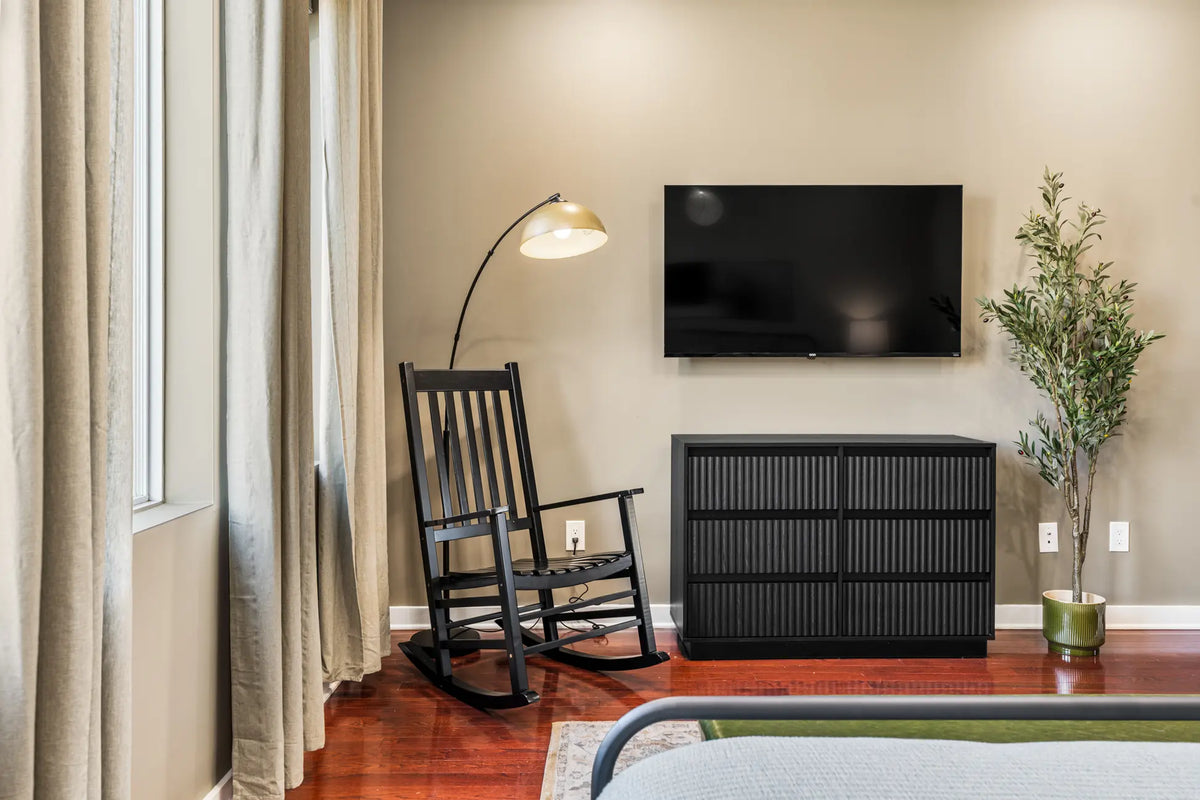 1014-Mt-Vernon-St-Philadelphia-PA-19123-airbnb-050.webp
