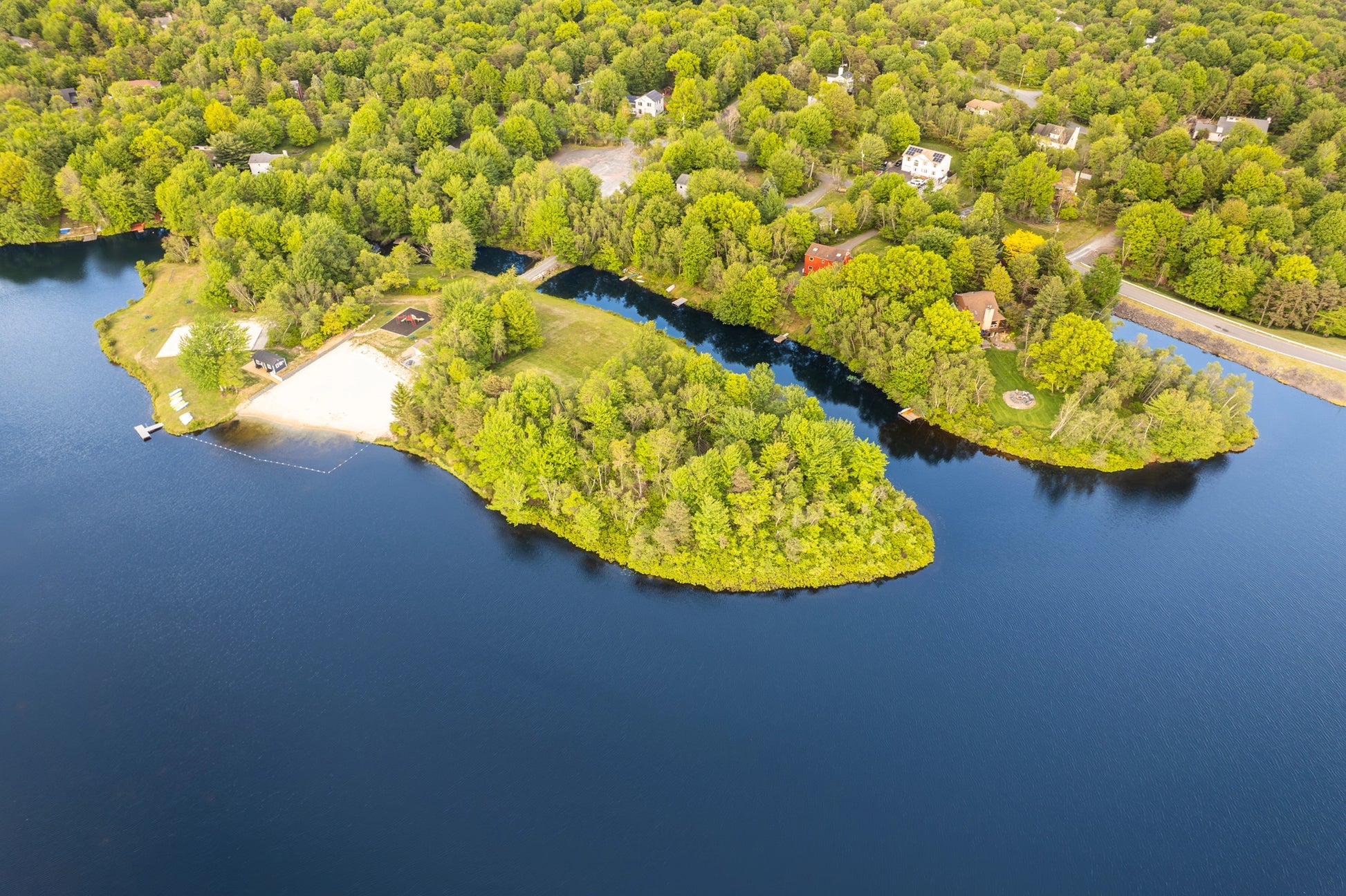 255-Cedar-Dr-Long-Pond-PA-18334-airbnb-014-aerial.webp