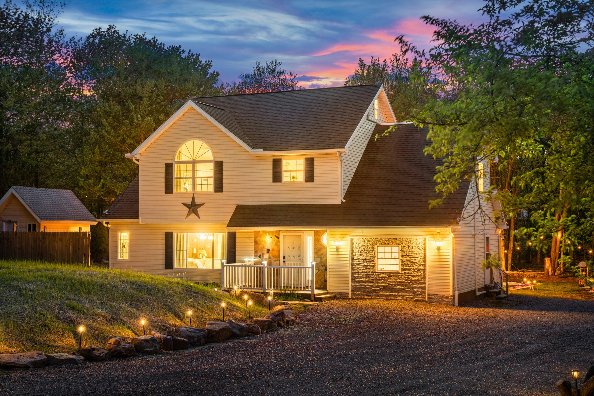 Airbnb Photography in Long Pond, PA | Twilight Backyard Retreat
