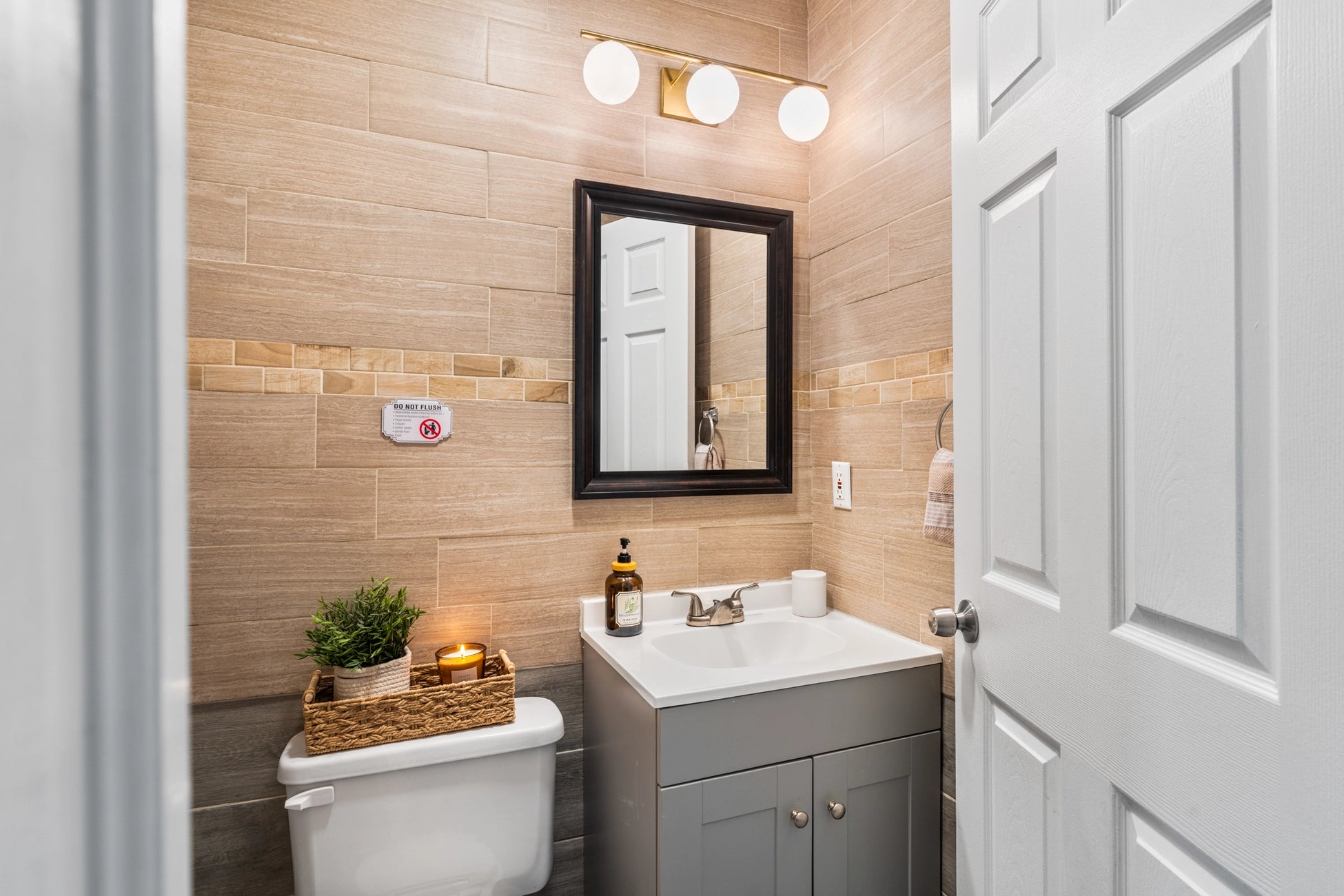 Airbnb Photography in Long Pond, PA | Twilight Backyard Retreat