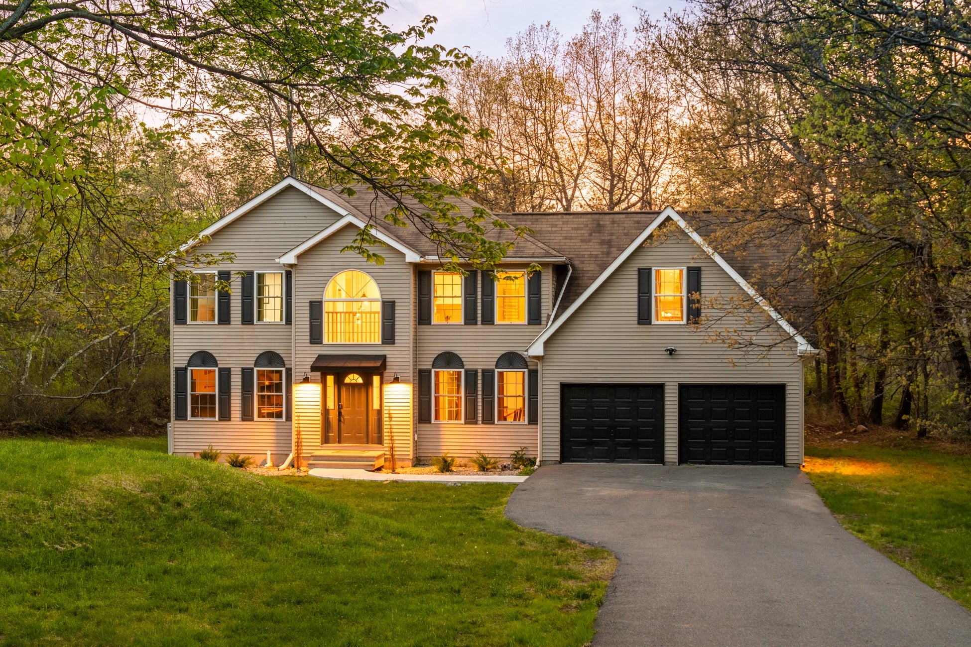 Airbnb Photography in Long Pond, PA | Woodland Retreat at Dusk