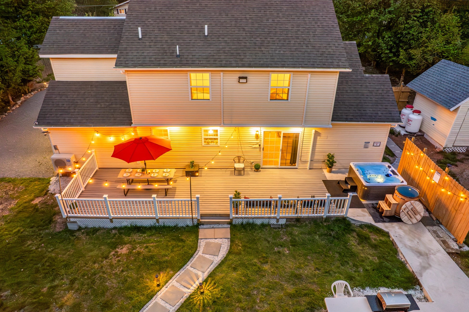 Airbnb Photography in Long Pond, PA | Twilight Backyard Retreat
