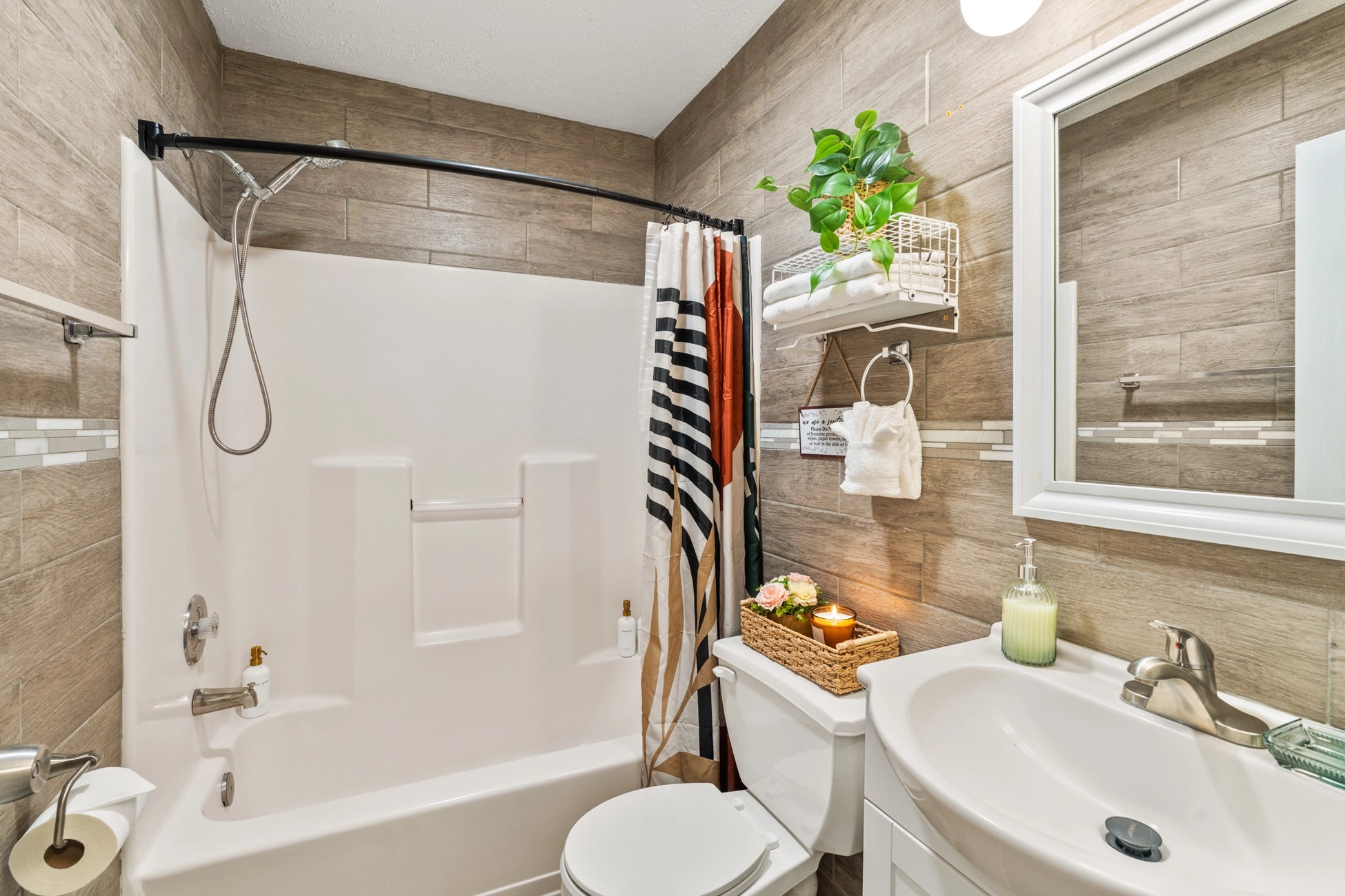 Airbnb Photography in Long Pond, PA | Twilight Backyard Retreat