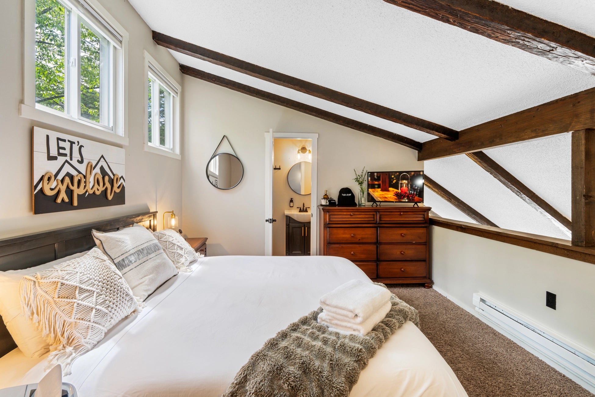 Airbnb Photography in Tannersville, PA | Twilight Deck Retreat