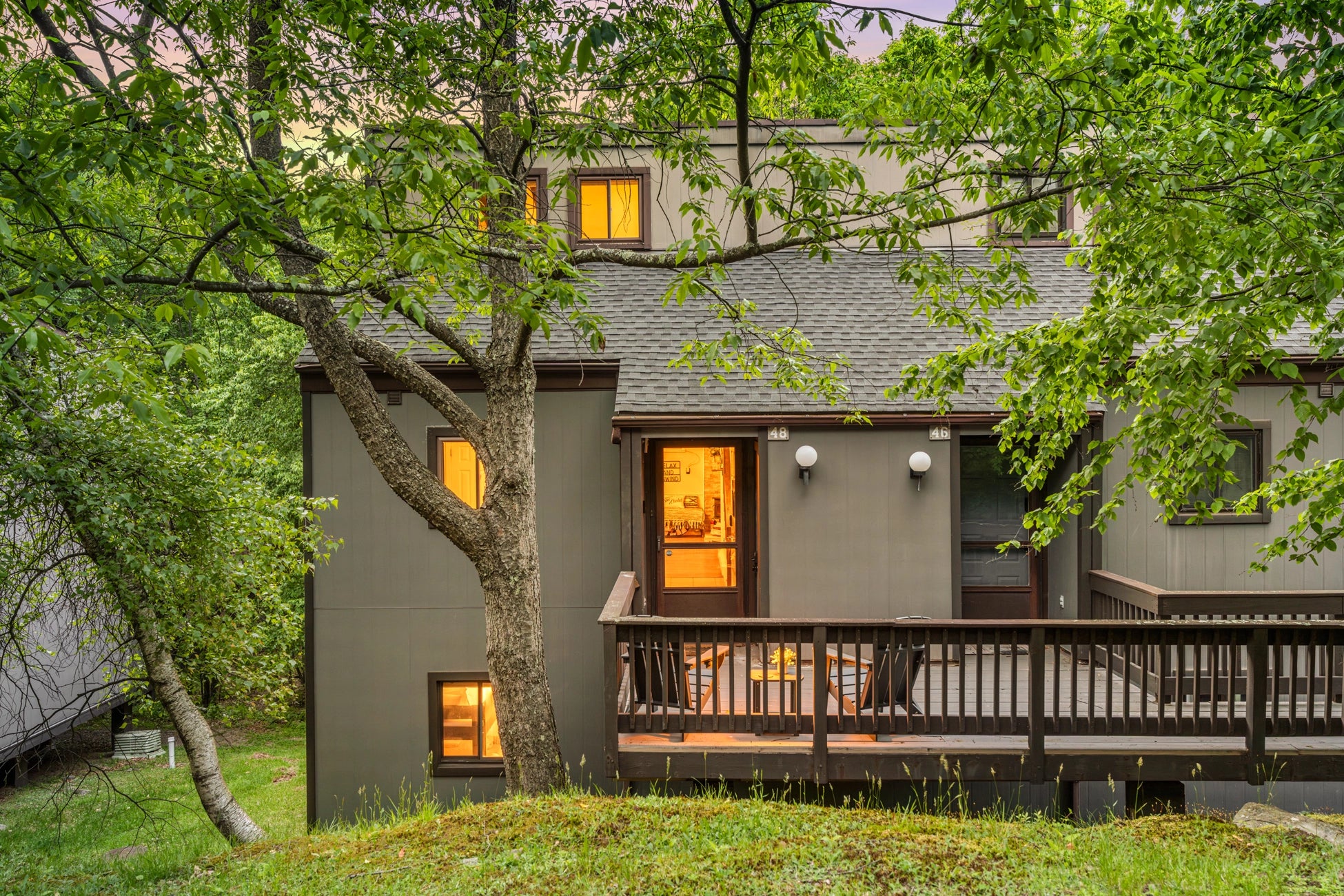Airbnb Photography in Tannersville, PA | Twilight Deck Retreat