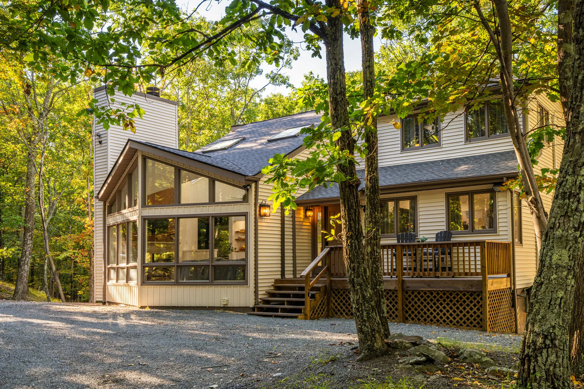 4106-Sycamore-Ln-East-Stroudsburg-PA-18301-airbnb-012-golden-hour.webp