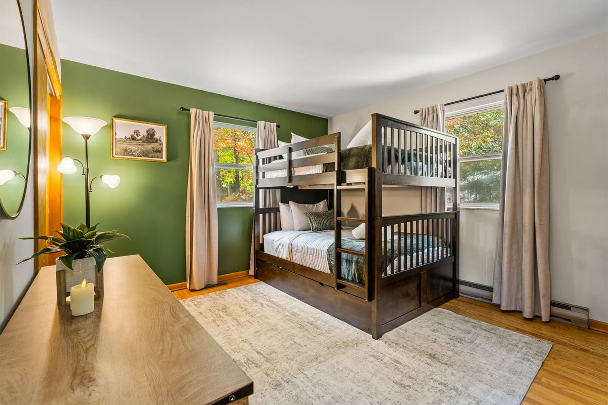 5200-Holiday-Dr-Pocono-Summit-PA-Harmony-House-18346-airbnb-063.webp