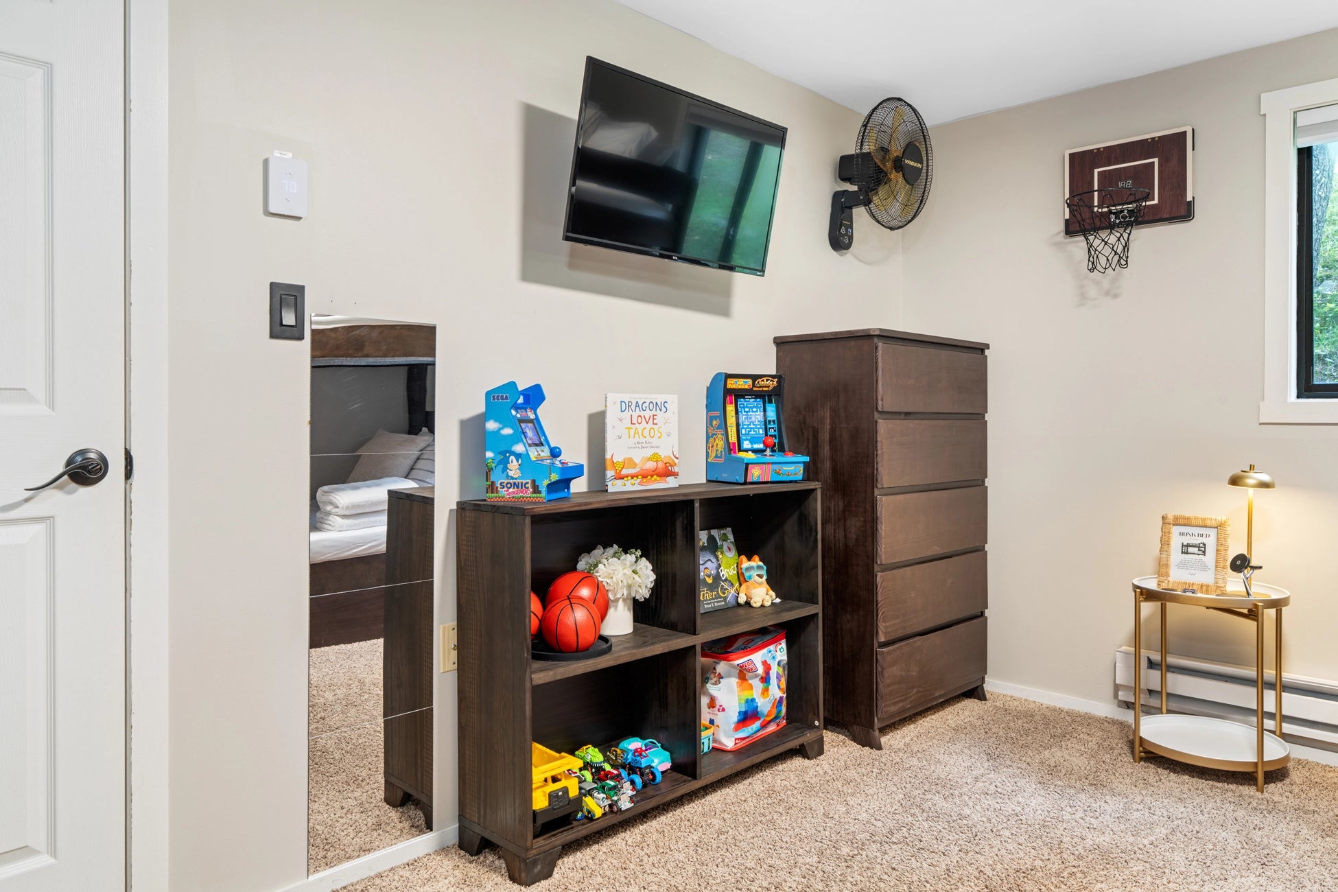 Airbnb Photography in Tannersville, PA | Twilight Deck Retreat