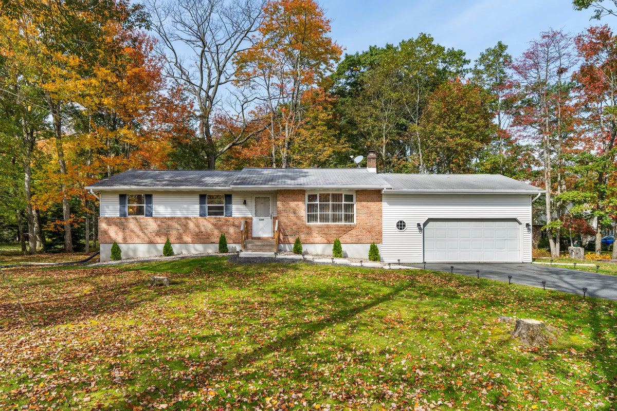 5200-Holiday-Dr-Pocono-Summit-PA-Harmony-House-18346-airbnb-017.webp