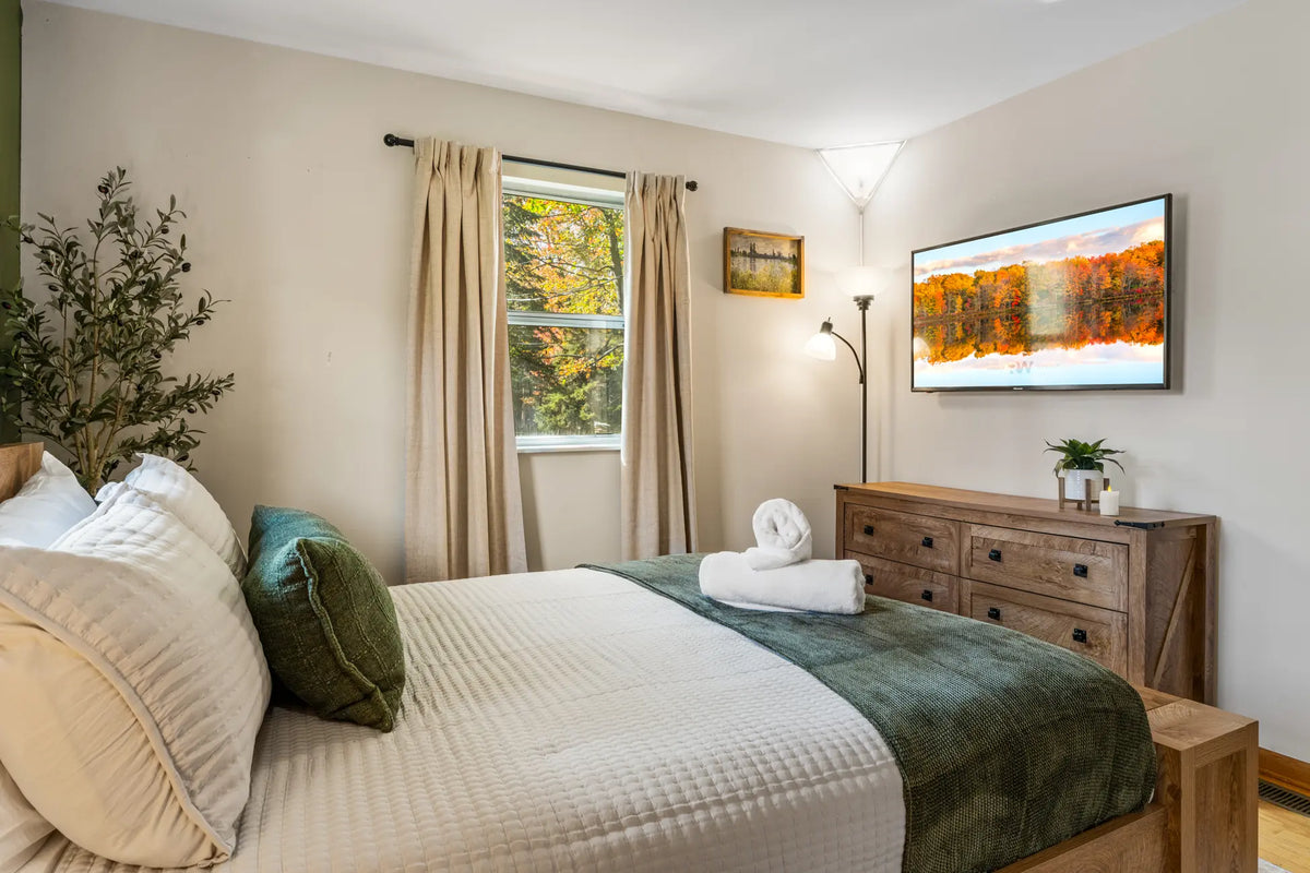 5200-Holiday-Dr-Pocono-Summit-PA-Harmony-House-18346-airbnb-060.webp