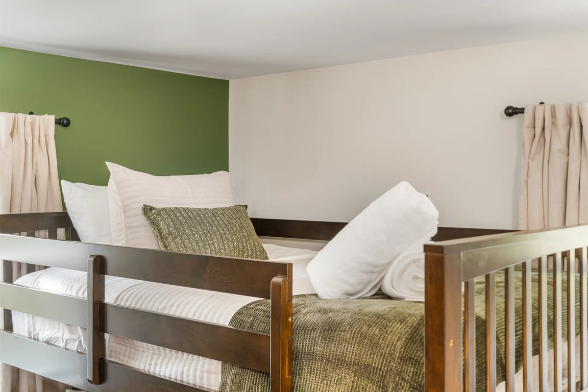 5200-Holiday-Dr-Pocono-Summit-PA-Harmony-House-18346-airbnb-068.webp