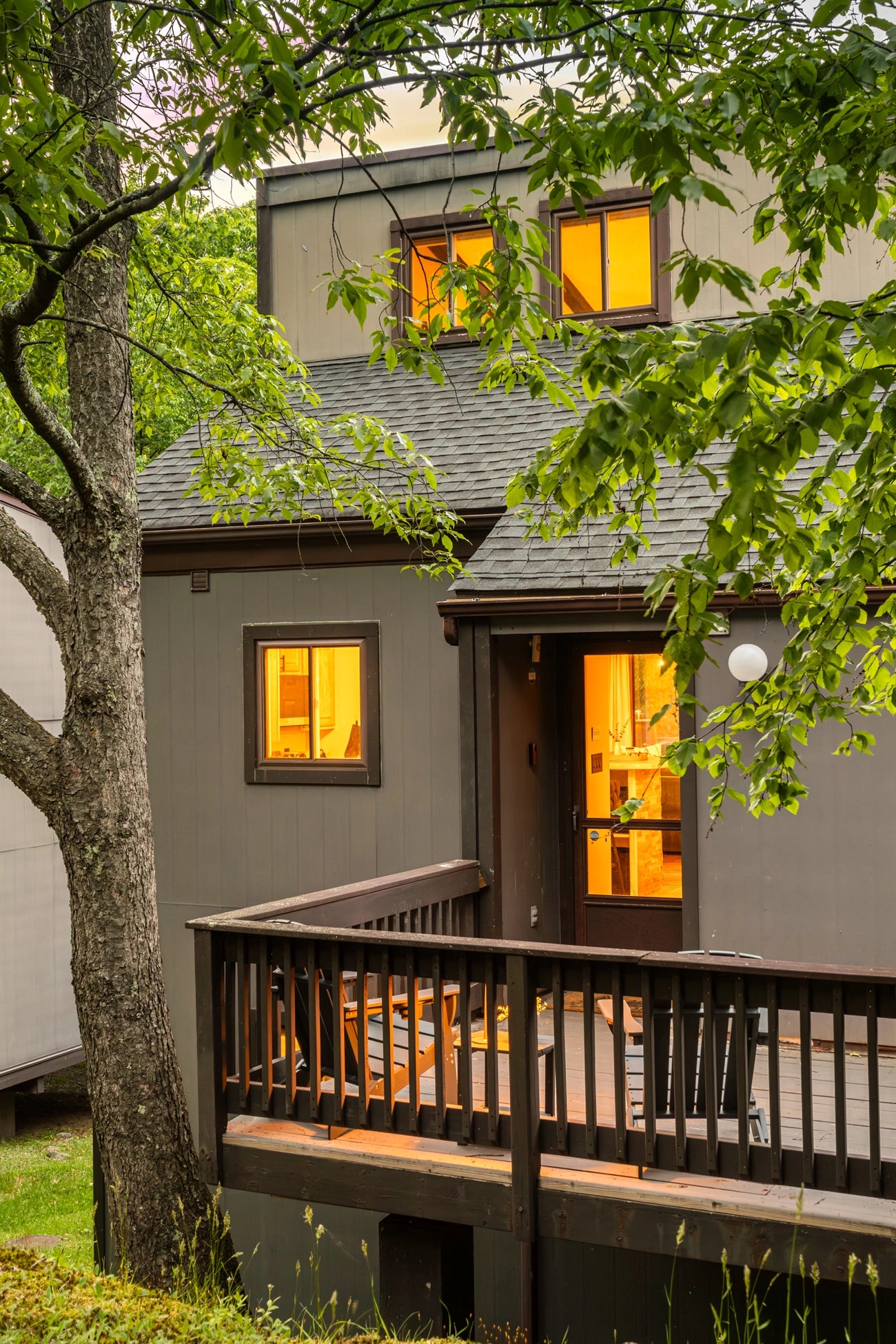 Airbnb Photography in Tannersville, PA | Twilight Deck Retreat