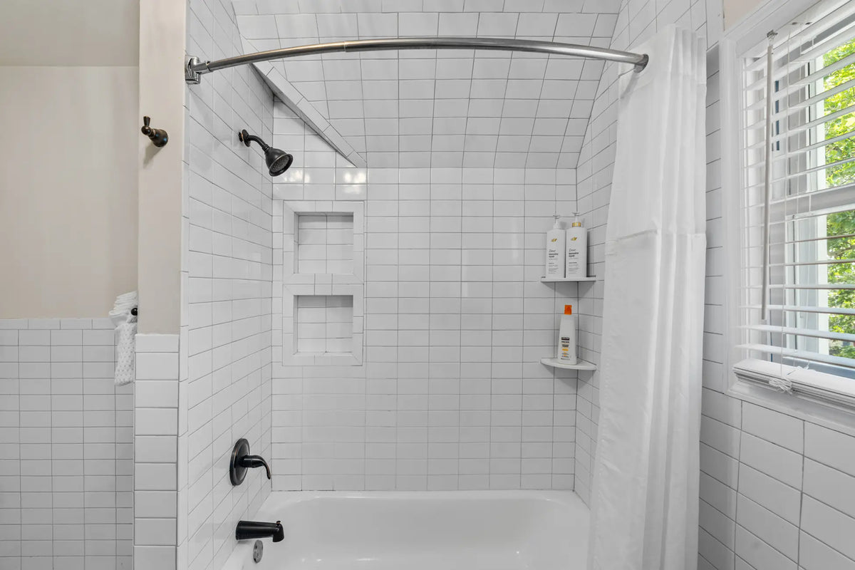 486-Bramhall-Ave-Jersey-City-NJ-07304-apt-3a-airbnb-029.webp