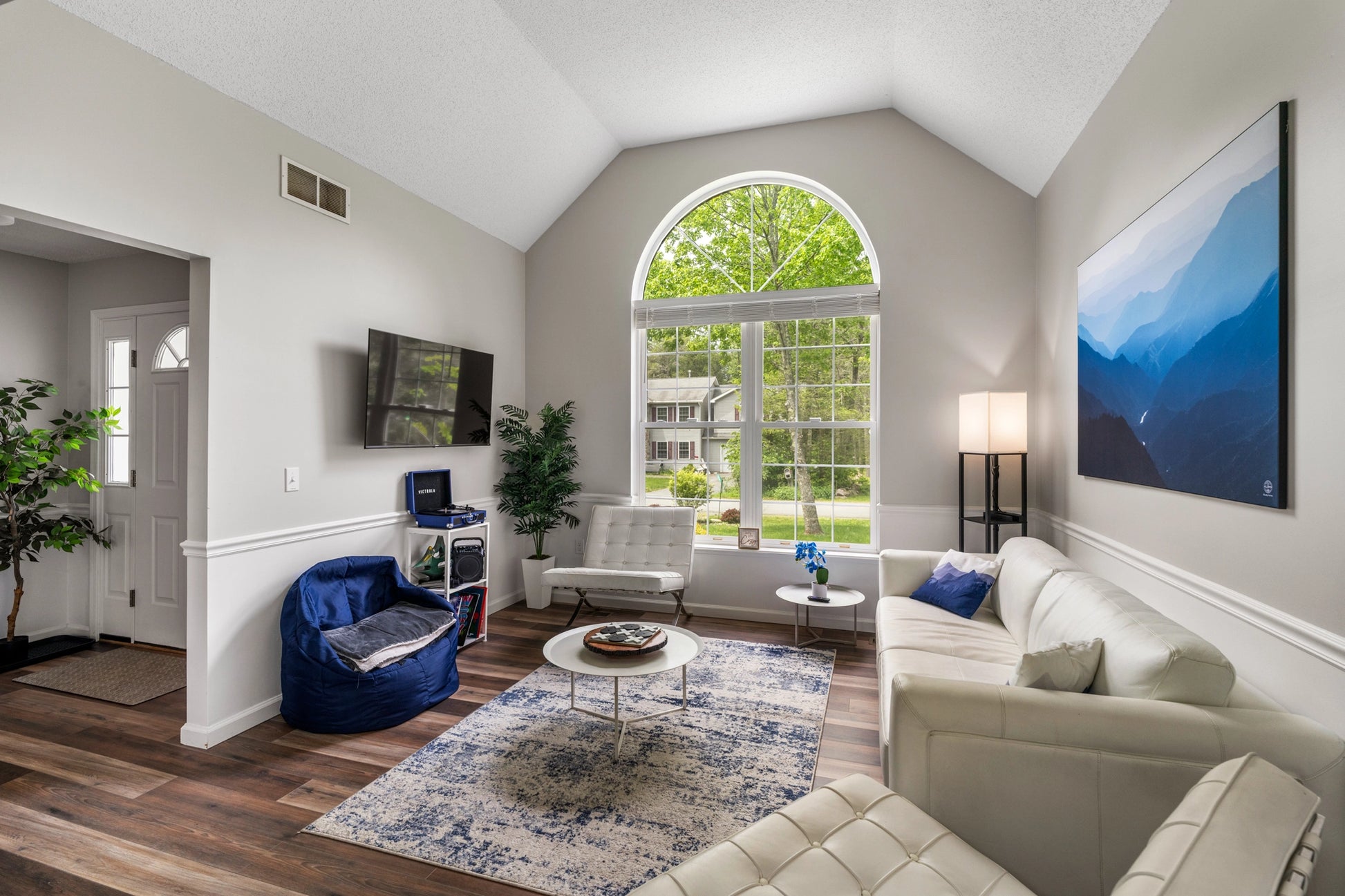 310-Mohansic-Lane-Tobyhanna-PA-18466-airbnb-016.webp