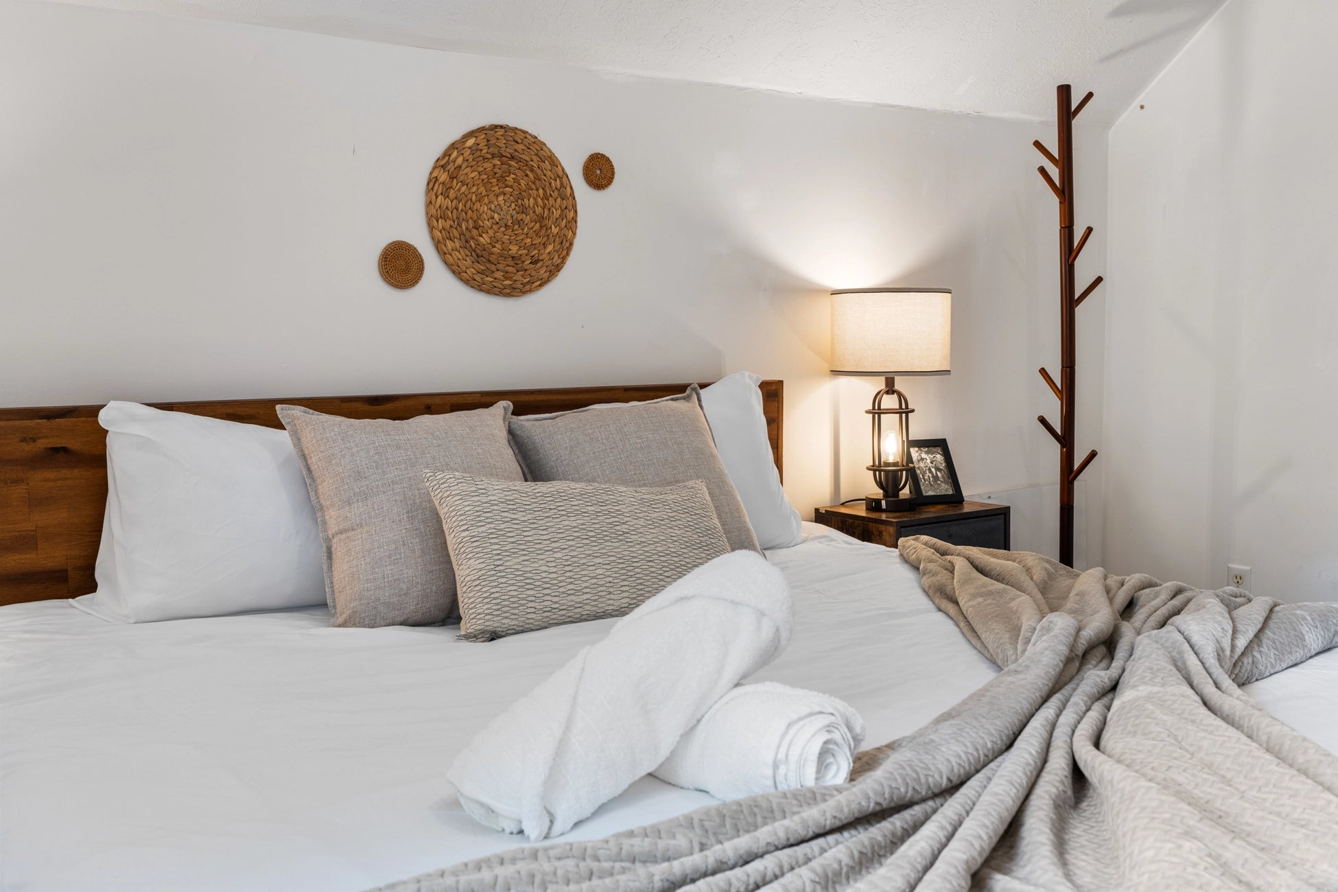 Airbnb Photography in Long Pond, PA | Twilight Backyard Retreat