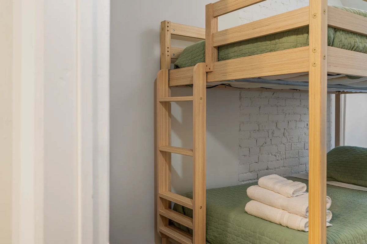 486-Bramhall-Ave-Jersey-City-NJ-07304-apt-3a-airbnb-041-details.webp
