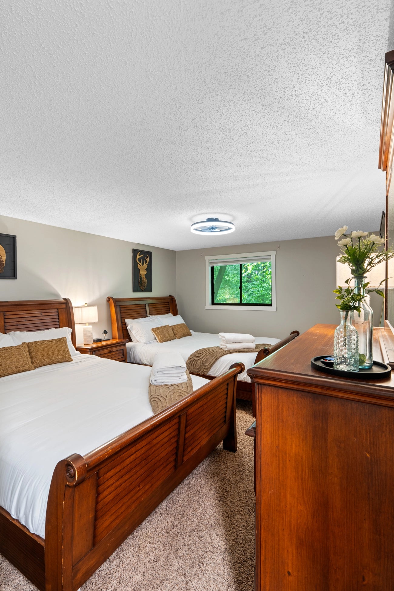 Airbnb Photography in Tannersville, PA | Twilight Deck Retreat