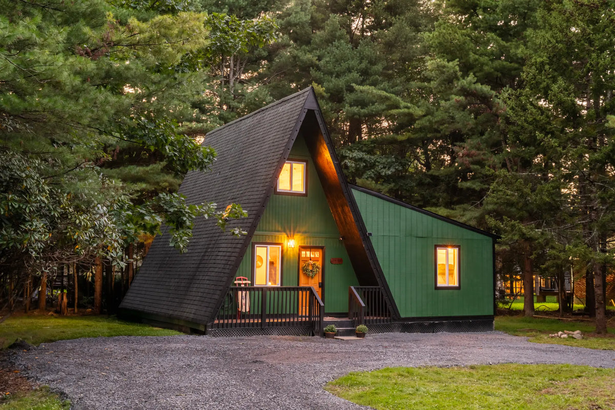 4113-Low-Ridge-Rd-Pocono-Summit-PA-18346-airbnb-001-twilight.webp