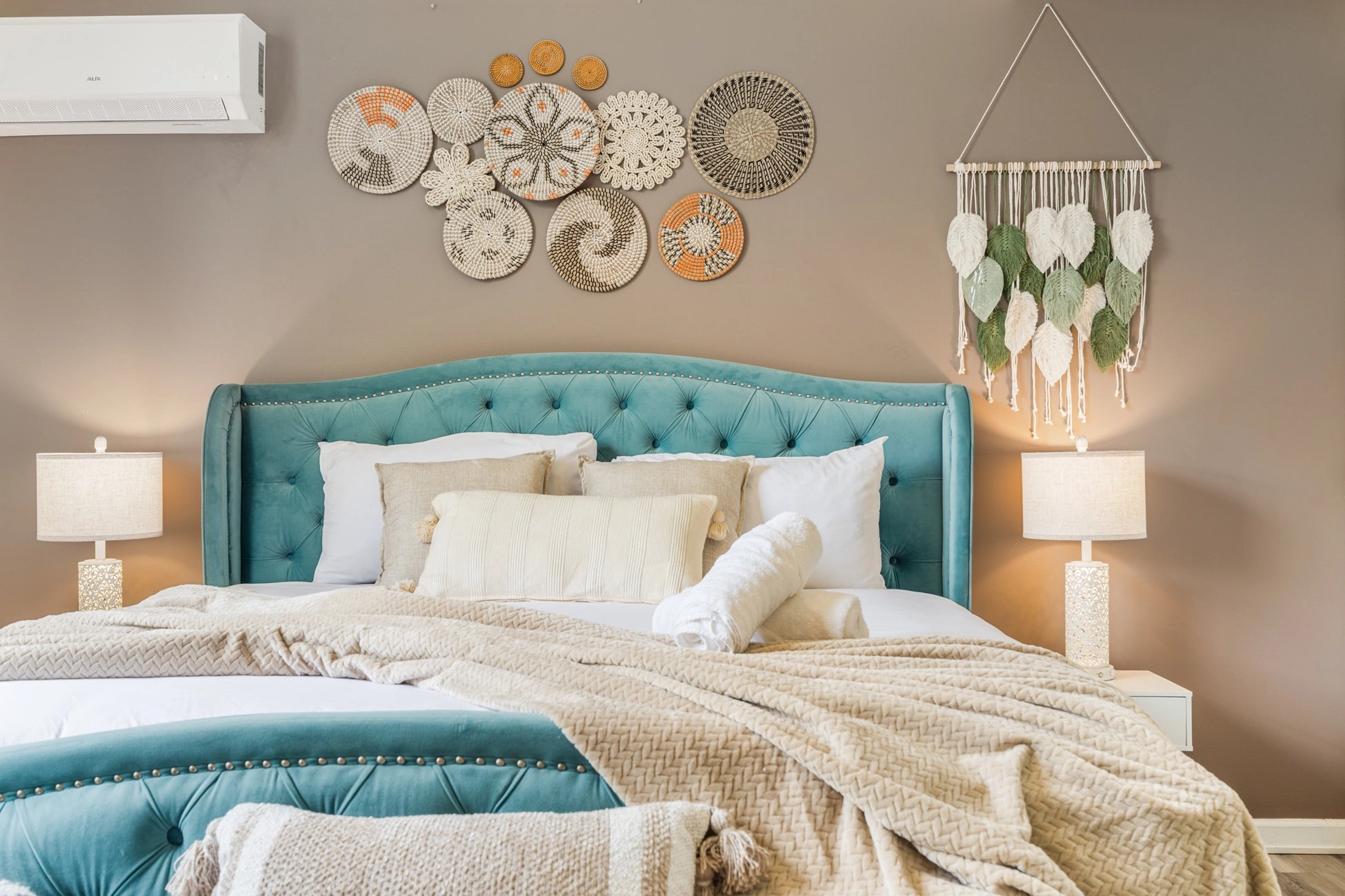 Airbnb Photography in Long Pond, PA | Twilight Backyard Retreat