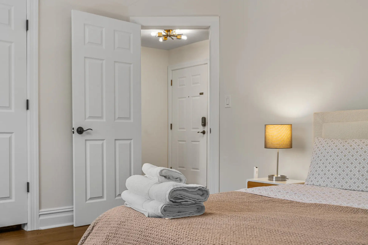 486-Bramhall-Ave-Jersey-City-NJ-07304-apt-3a-airbnb-039-details.webp