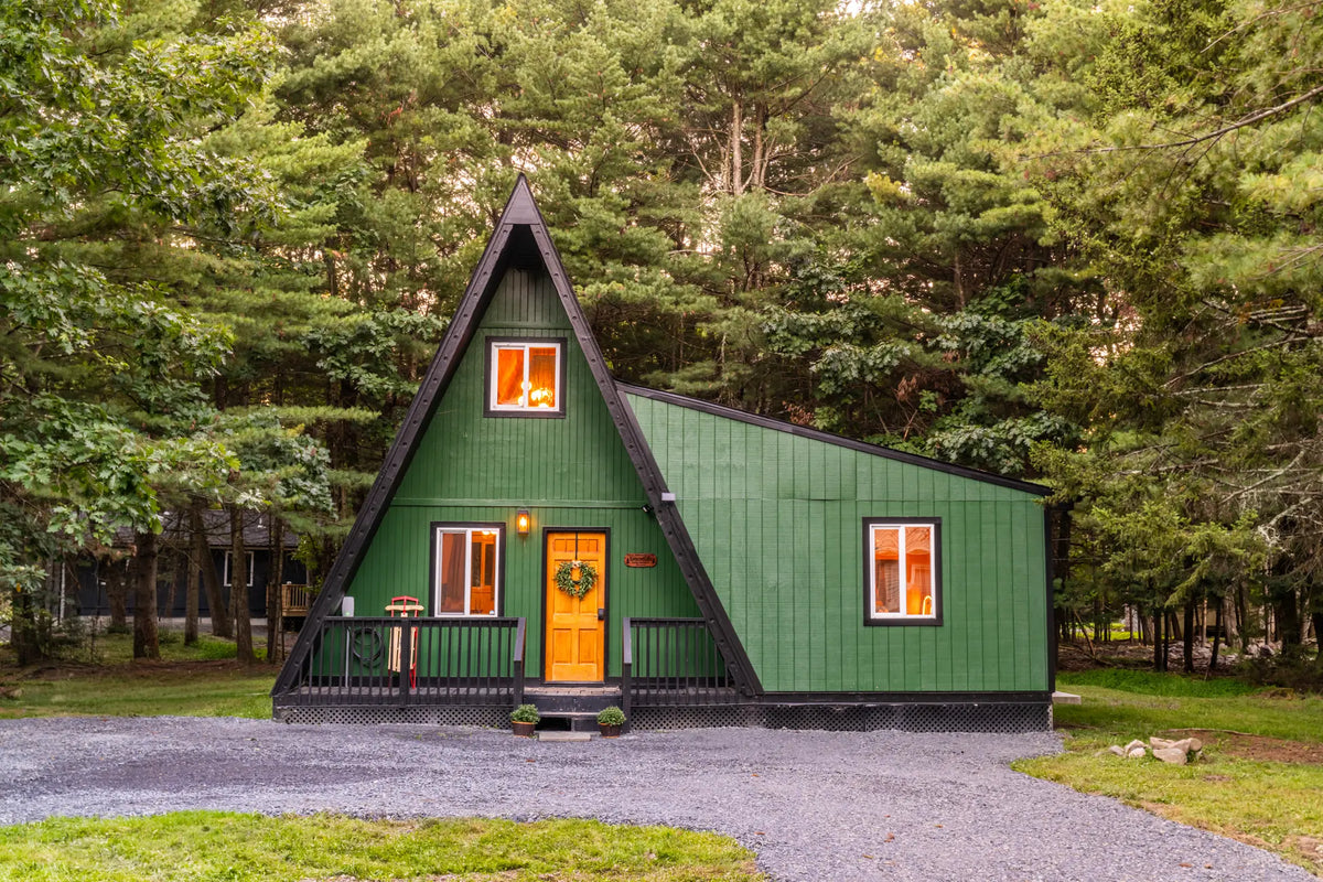 4113-Low-Ridge-Rd-Pocono-Summit-PA-18346-airbnb-023-golden-hour.webp