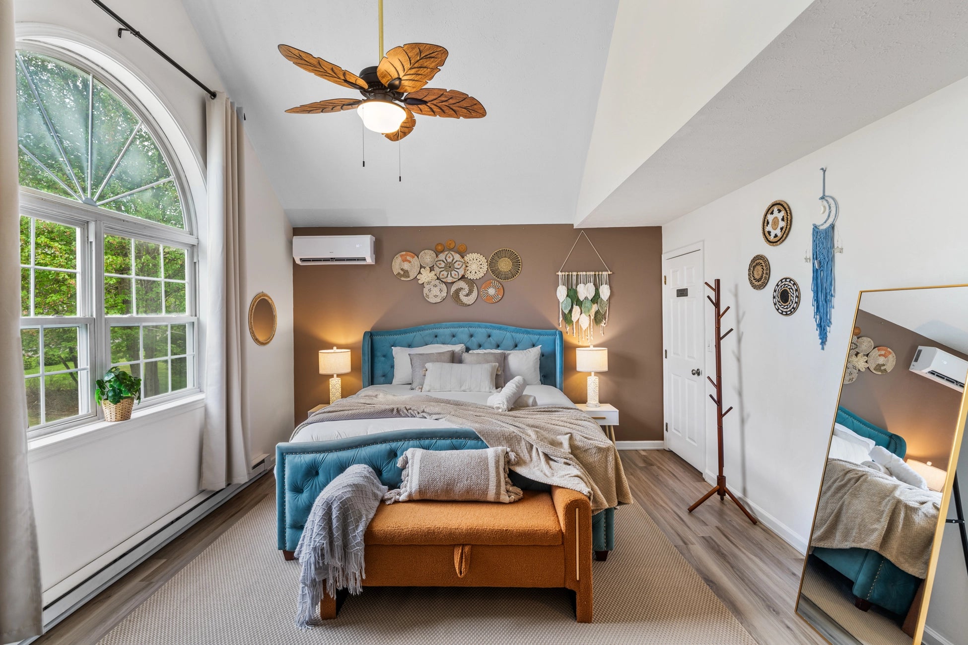 Airbnb Photography in Long Pond, PA | Twilight Backyard Retreat