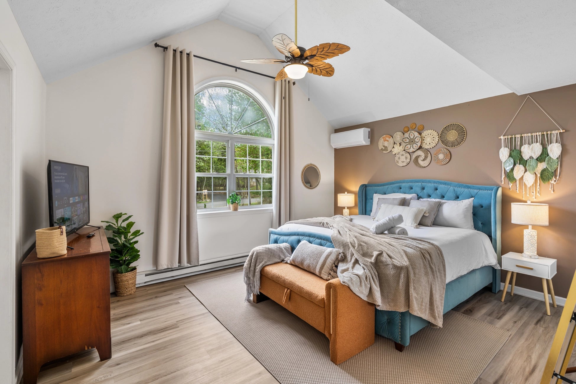 Airbnb Photography in Long Pond, PA | Twilight Backyard Retreat