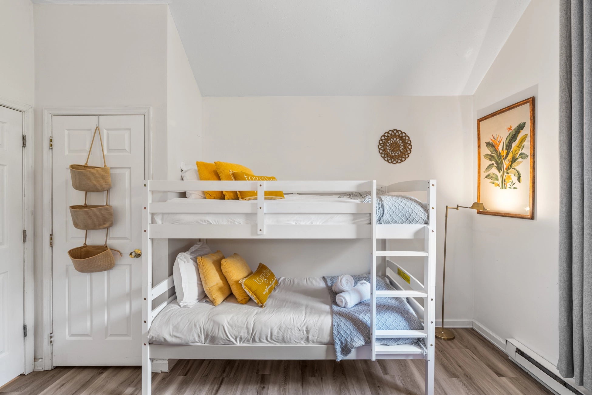 Airbnb Photography in Long Pond, PA | Twilight Backyard Retreat