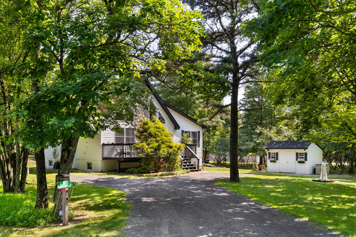 92-Penn-Forest-Trail-Albrightsville-PA-18210-airbnb-003.webp